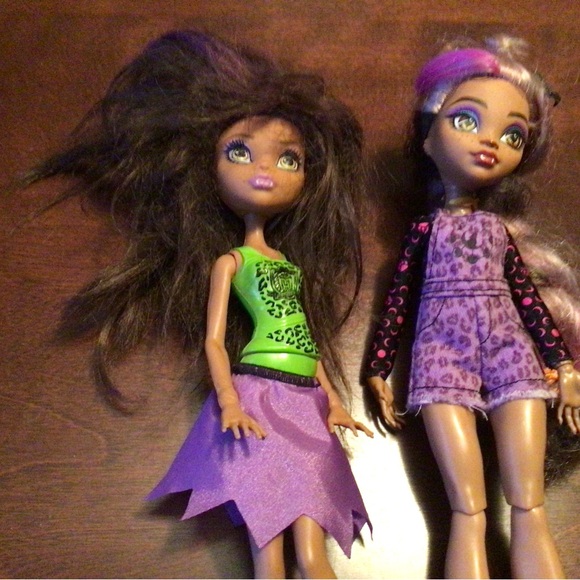 Fashionable Doll with Purple and Green Outfits - Picture 5 of 12